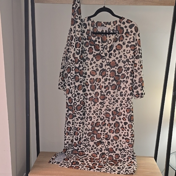 New Designer Animal Leopard Print Long Sleeve Dress - Picture 2 of 9